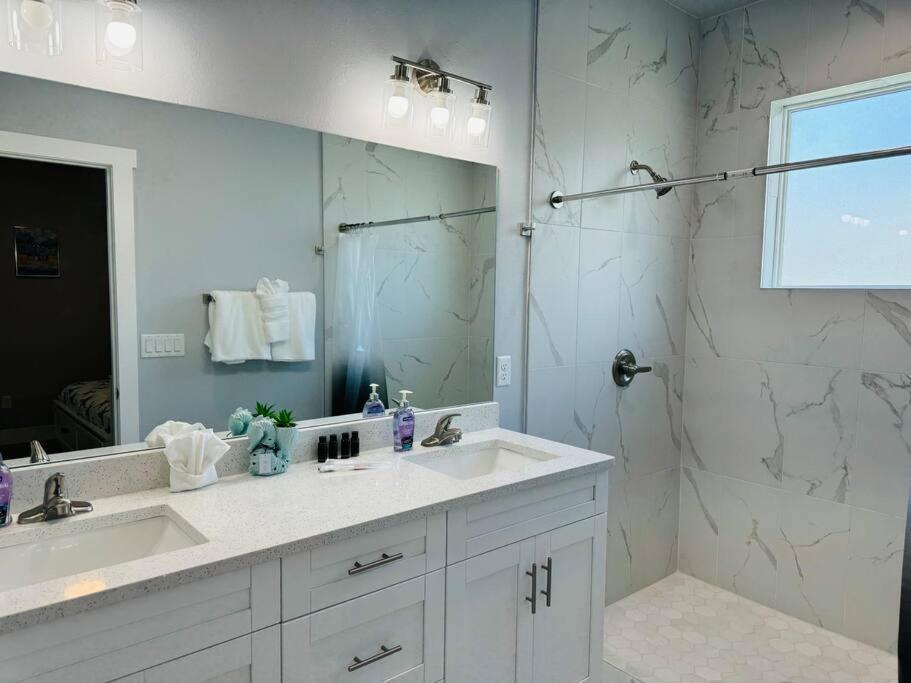 Willa Brand New Tampa Oasis With Private Jacuzzi Retreat Lutz Zewnętrze zdjęcie